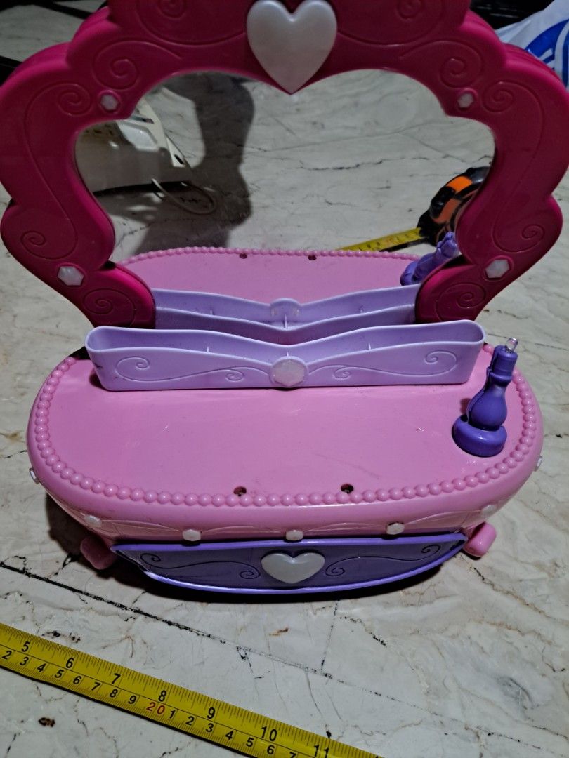 Kid Connection LightUp Vanity and makes sounds with Working Storage