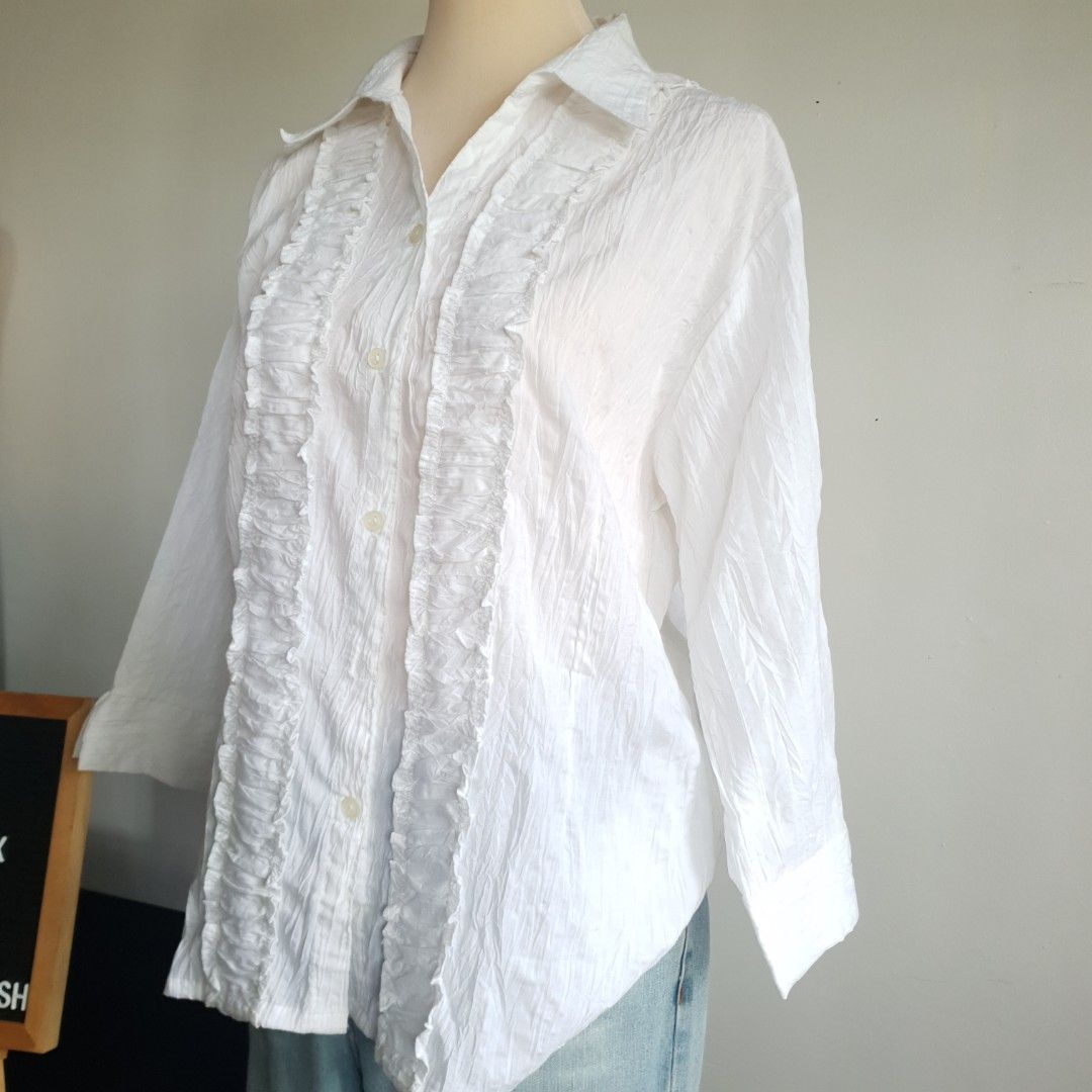 KOREA White Buttondown Ruffled Blouse (Category: Blouses) located in San Pedro. Submitted by open_stash (Listing ID 1252844123, Image 3). Description: KOREA White Buttondown Ruffled Blouse W 56 cm x 68 cm Tagsize 4X (Korean Size) - fits L to XL.