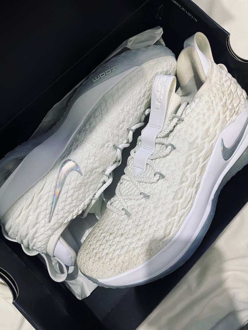 Lebron 15 low sales white metallic silver