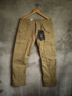 Levi’s Premium Cargo Pants