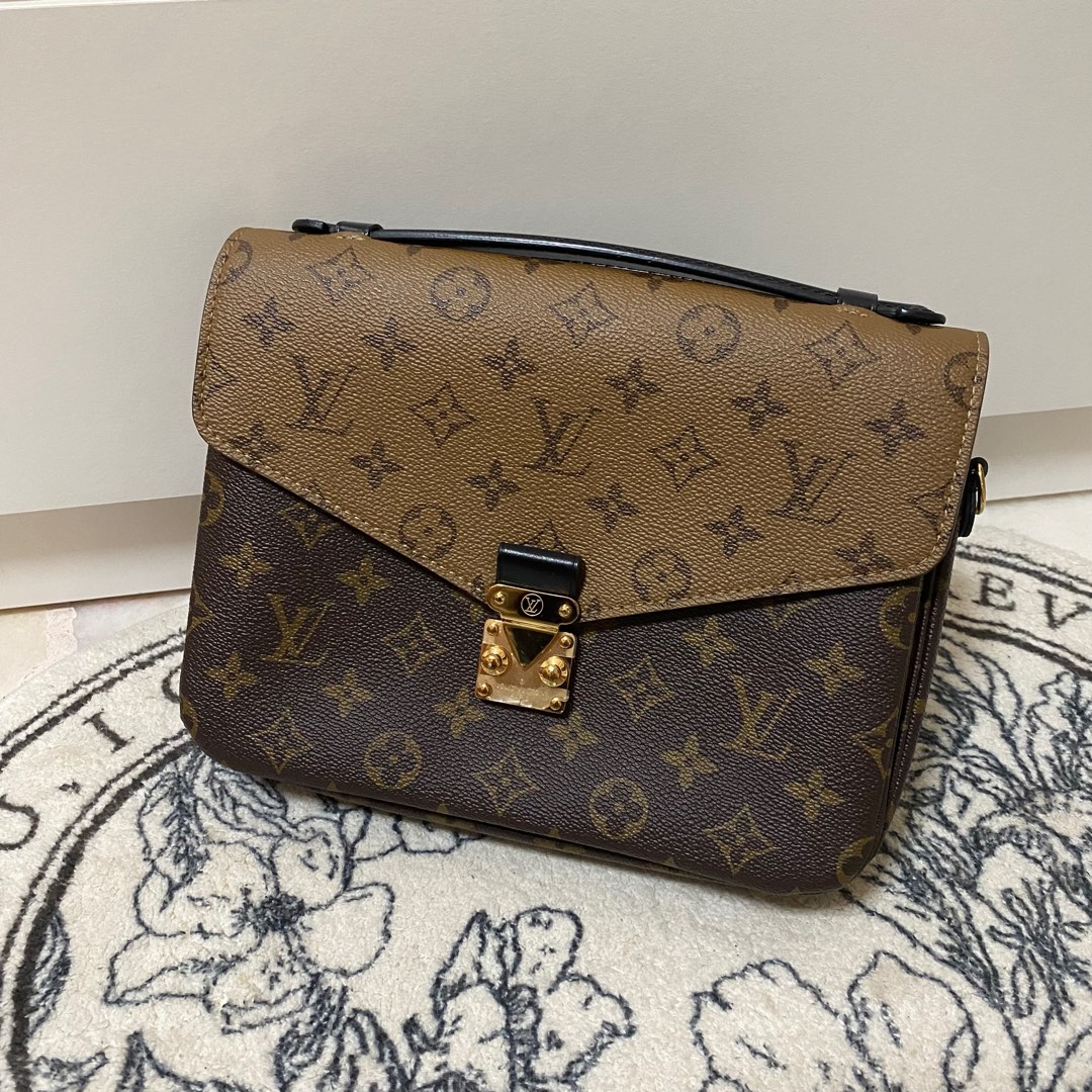 LV POCHETTE METIS Vintage Louis Vuitton Monceau, Luxury, Bags & Wallets on  Carousell