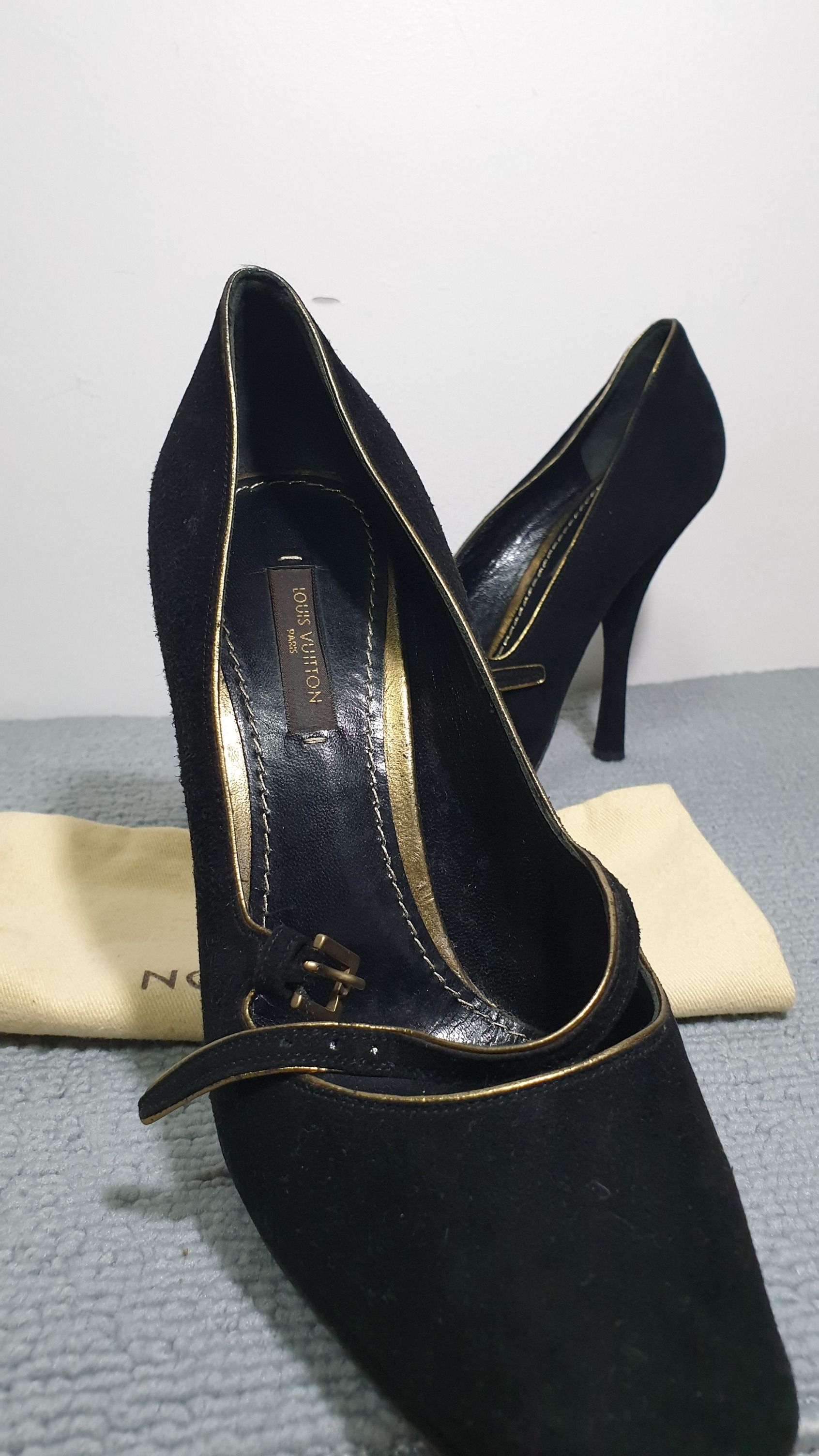 Louis Vuitton Black Pumps Heels, Women's Fashion, Footwear, Heels on  Carousell