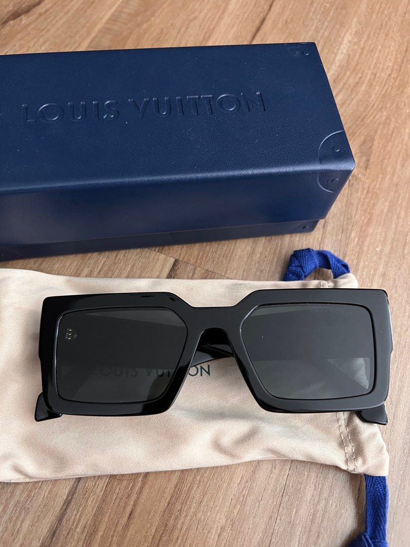 Louis Vuitton Clash Square Sunglasses, Men's Fashion, Watches &  Accessories, Sunglasses & Eyewear on Carousell