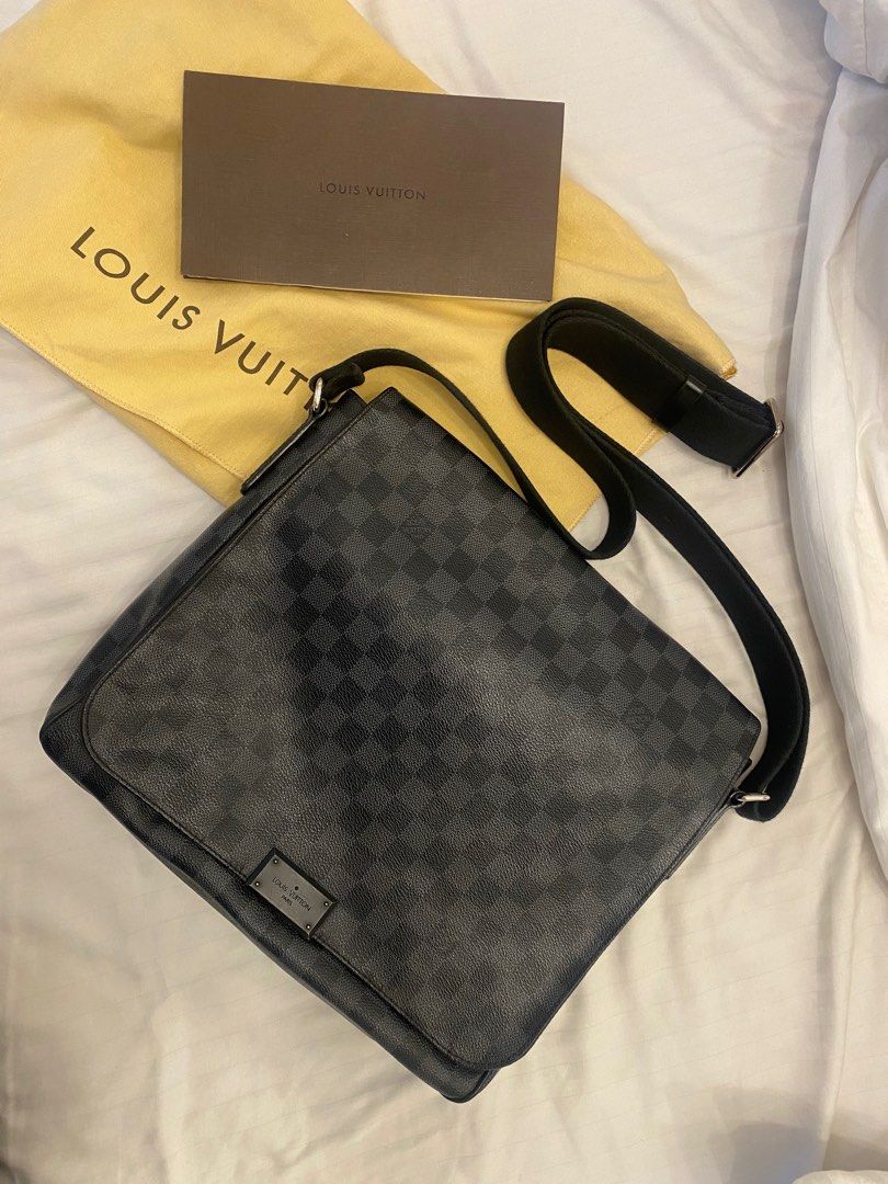 Louis Vuitton Black Damier Cobalt Canvas District MM Messenger Bag Louis  Vuitton