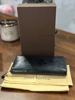 Sold at Auction: Louis Vuitton, Louis Vuitton Green Epi Leather Marco LV  Wallet