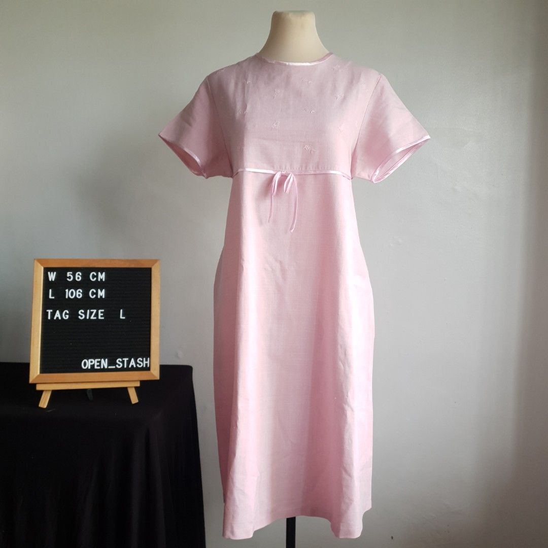 MATERNITY Sunday Dress (Category: Maternity wear) located in San Pedro. Submitted by open_stash (Listing ID 1252843294, Image 1). Description: MATERNITY Sunday Dress W 56 cm x L 106 cm No tagsize - Fits L.