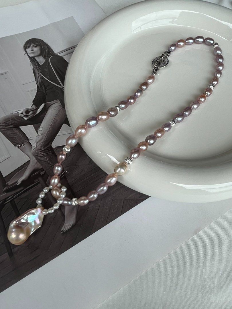 Removable pendant clasp store