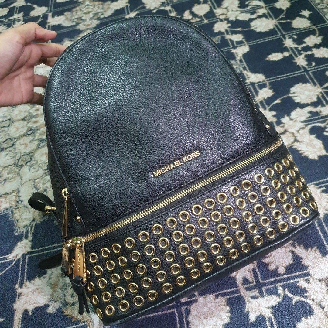 Michael Kors Greenwich Bucket Bag (Medium), Luxury, Bags & Wallets on  Carousell