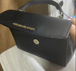 PO: 💯 authentic Michael Kors Suri medium bucket bag quilted, Women's  Fashion, Bags & Wallets, Cross-body Bags on Carousell