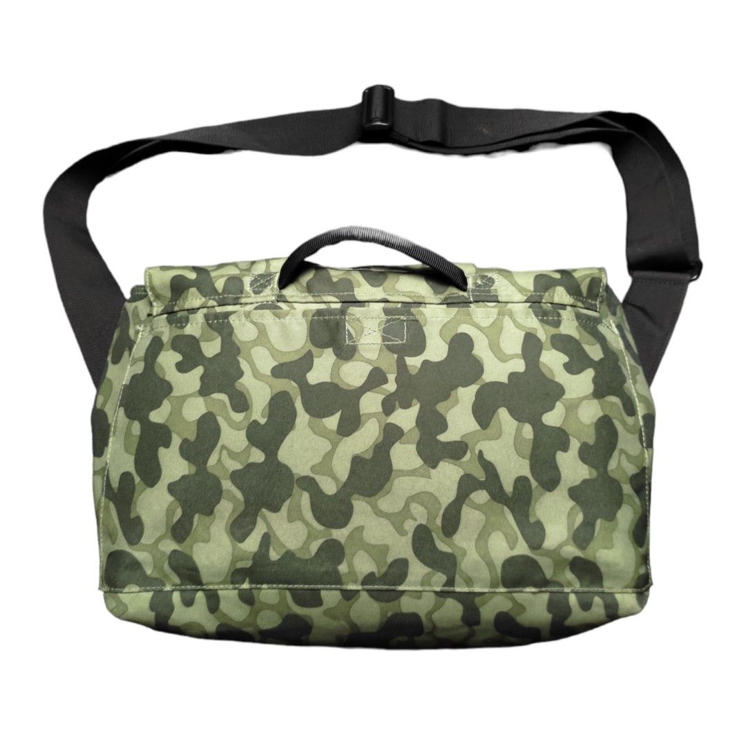 NIKE CAMO MESSENGER BAG (Category: Sling Bags) located in Quezon City. Submitted by cyborgph (Listing ID 1252898123, Image 2). Description: NIKE CAMO MESSENGER BAG IN GOOD CONDITION width - 19 inches height - 13.5 -minor scratch only see pictures negotiable just shoot your offer.