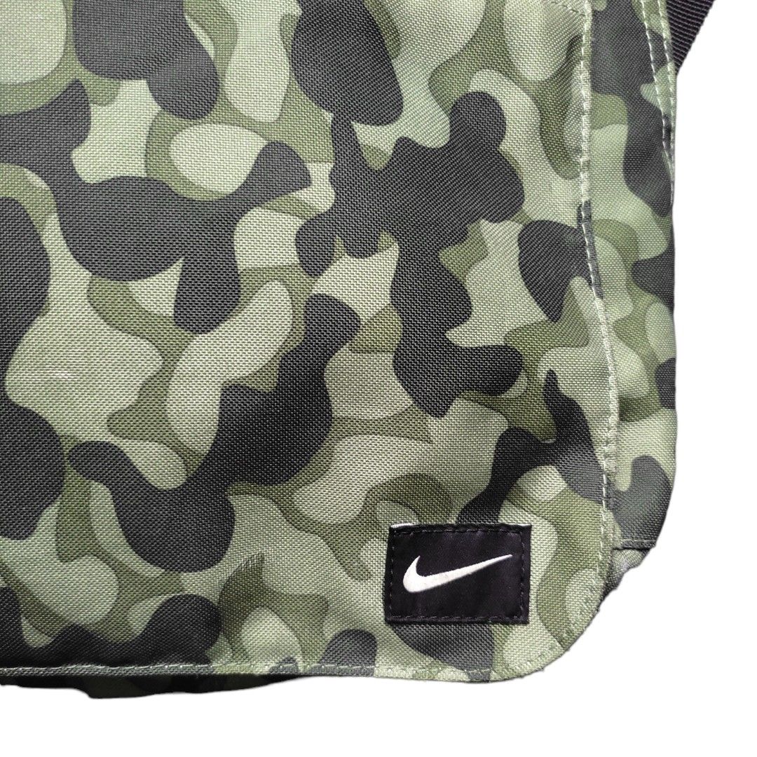 NIKE CAMO MESSENGER BAG (Category: Sling Bags) located in Quezon City. Submitted by cyborgph (Listing ID 1252898123, Image 3). Description: NIKE CAMO MESSENGER BAG IN GOOD CONDITION width - 19 inches height - 13.5 -minor scratch only see pictures negotiable just shoot your offer.