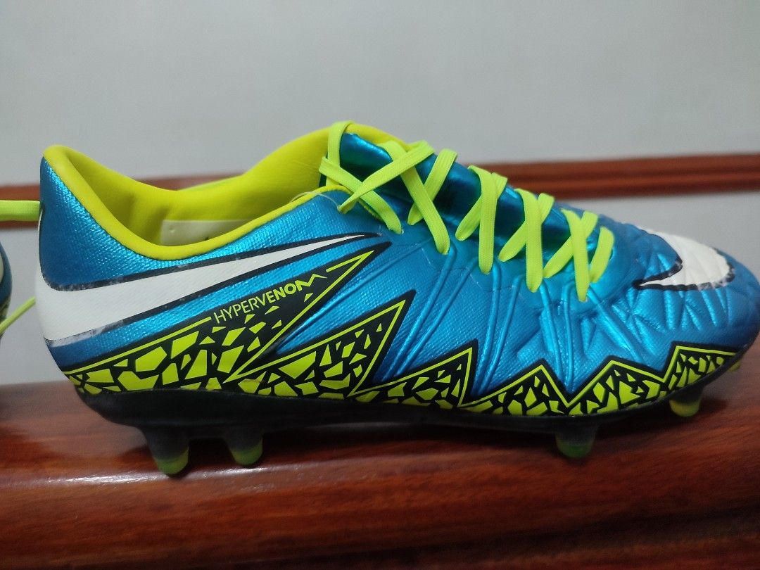 Nike football on sale shoes size 6