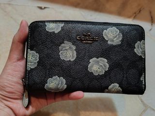 (Category: ) located in . Submitted by giestore (Listing ID 1225551779, Image 1). Description: .