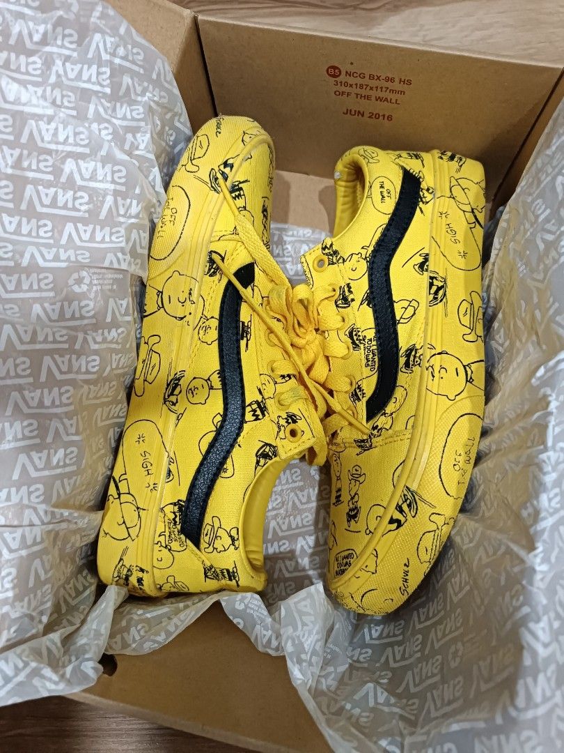 Peanuts store vans yellow