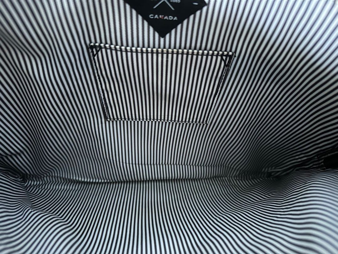 PKG Laptop/Tablet Sleeve (Category: Laptop Bags & Sleeves) located in Iba. Submitted by luxurused (Listing ID 1252840564, Image 3). Description: like new no issues clean .