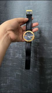 Preloved Gucci  Swiss Interlocking Black Leather Strap Watch.