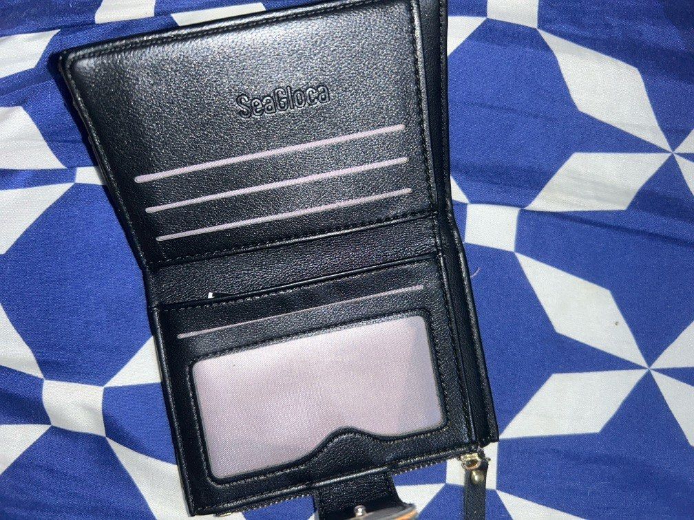 Seagloca Black Wallet (Category: Wallets & Card holders) located in Quezon City. Submitted by notmaexy (Listing ID 1252808745, Image 3). Description: .