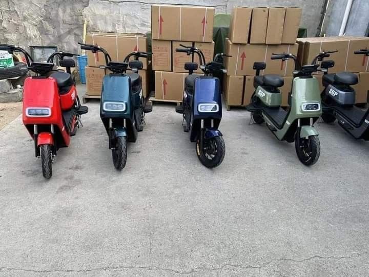 Sup Pro 2 Wheels E-bike (Category: Bicycles) located in Manila. Submitted by tindahanniatelizcehl (Listing ID 1252822558, Image 3). Description: SUP -Pro up to 70km range 2 WHEELS E-BIKE SPECIFICATION: MOTOR: 500W BATT: 48V 20A TIRE: 2.75X 10 TUBELESS TIRE INCLUSSION: PEDAL ASSIST KEYLESS/ANTI THEFT ALARM SPARE KEYS HOOK HANGER SIDE MIRROR HELMET RAIN COAT.