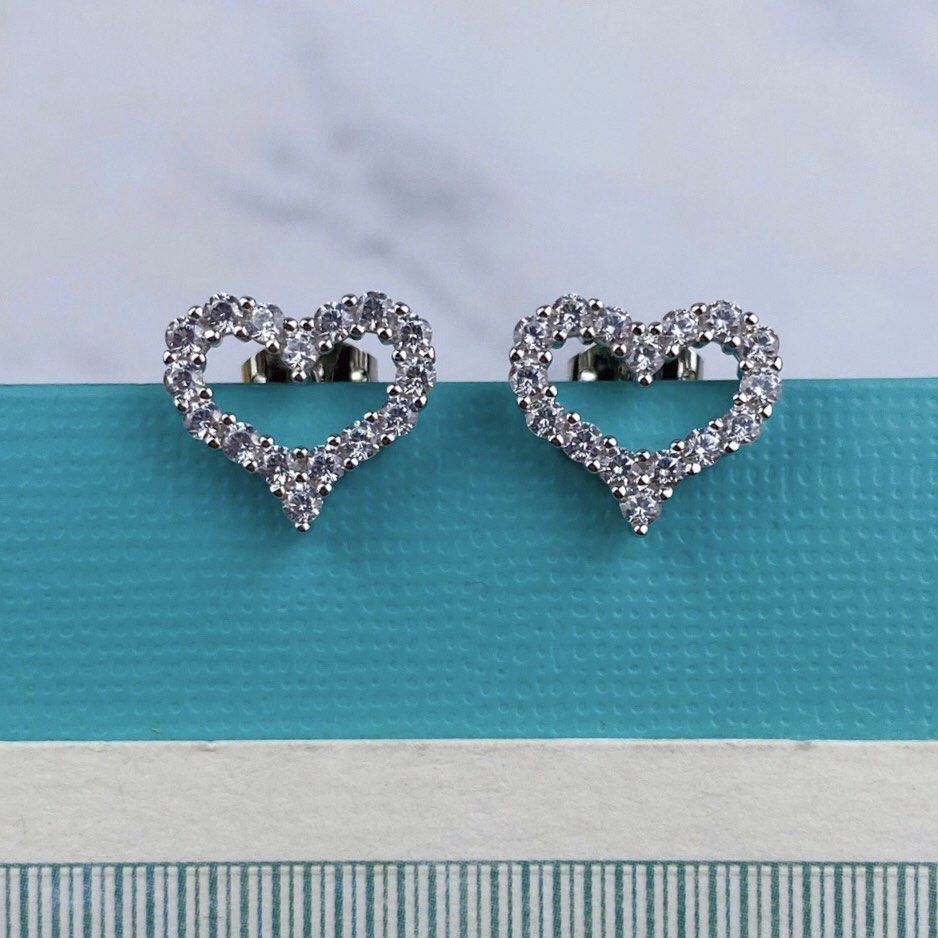 Tiffany heart outlet stud earrings