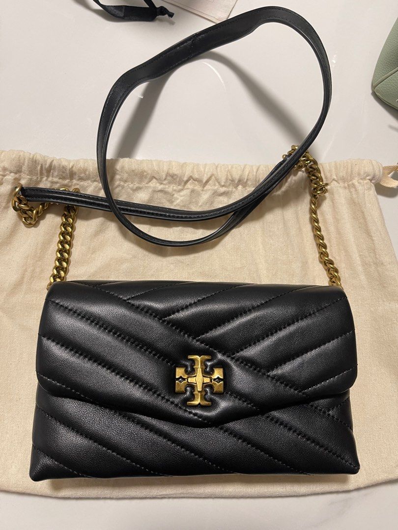 Kira chevron on sale chain wallet black