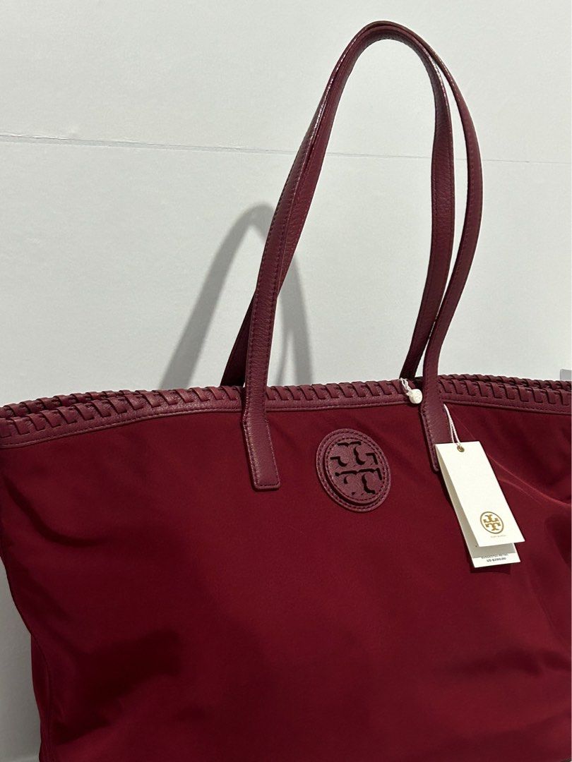 Tory Burch Maroon Marion Nylon Large Tote Bag (Category: Luxury Bags & Wallets) located in Dinalupihan. Submitted by w_finds (Listing ID 1252865320, Image 1). Description: ❗SHIPPING FEE NOT INCLUDED TO THE PRICE. ✅ STILL NEGOTIABLE (NOT TOO LOW) ✅ WHAT YOU SEE WHAT YOU GET ✅ MOP: COP, GCASH, BANK TRANSFER. ✅ COURIER: LBC, JNT, JR EXPRESS,LALAMOVE ✅ NO RETURN WITHOUT VIDEO PROOF ✅ALL FLAWS WHERE SEEN ON THE PICTURE (IF ANY) ❌ NO TO JOYJOY BUYER/RE