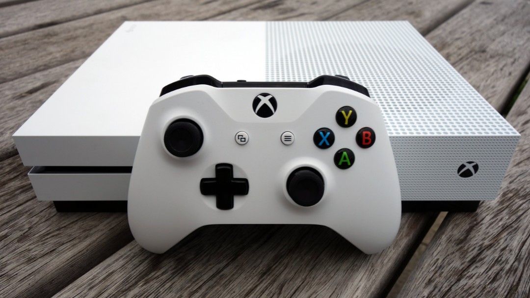 Xbox one s 1tb 32 inch tv combo deal is available