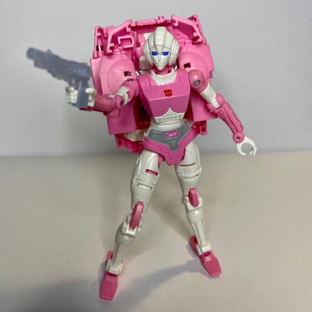 Transformers Earthrise WFC Arcee, Hobbies & Toys, Toys & Games on Carousell