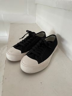 Uniqlo Black Sneakers (Size 6.5) BRAND NEW