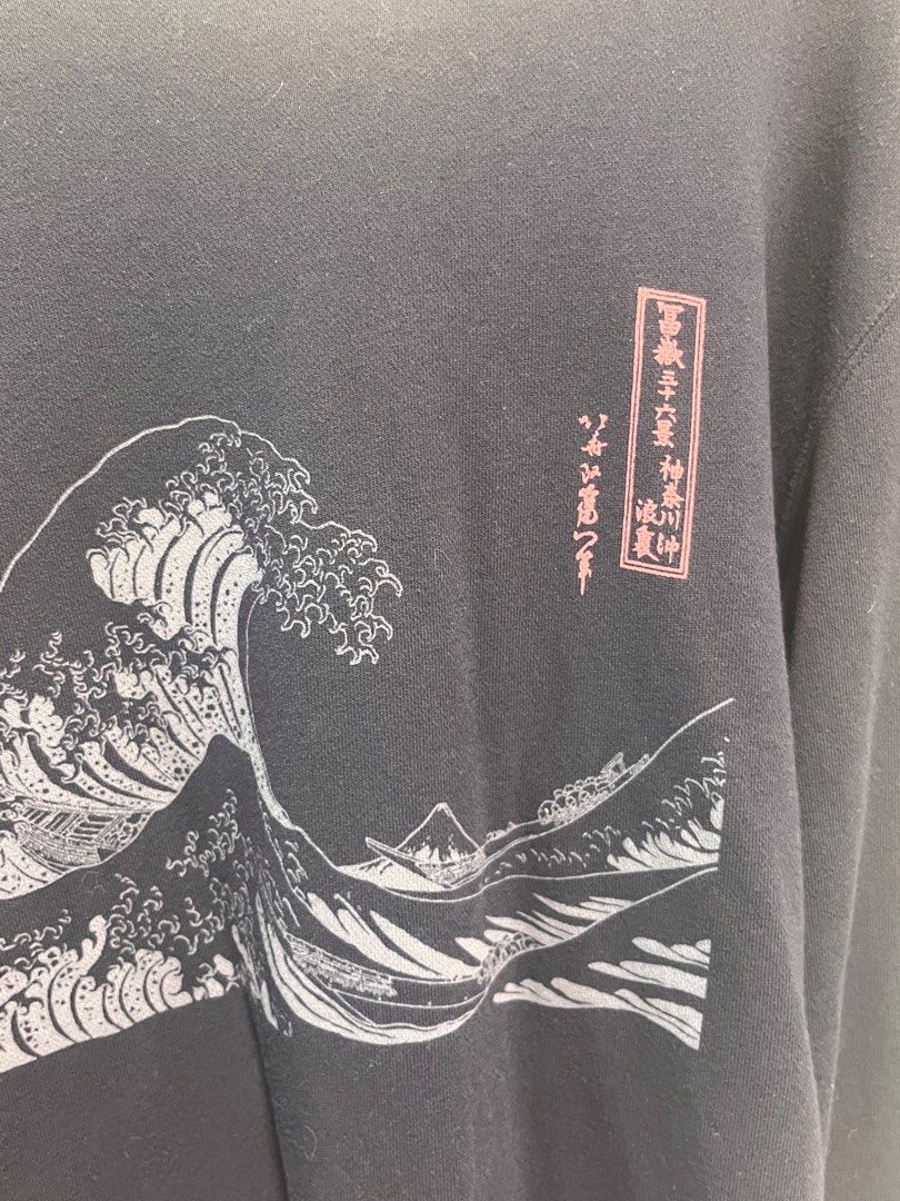 Uniqlo hokusai sales blue sweatshirt