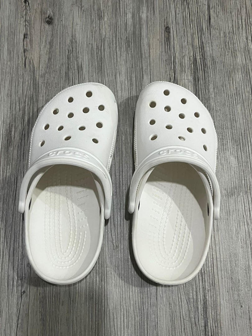 Used Crocs, Women's Fashion, Footwear, Flipflops and Slides on Carousell