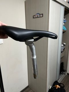 Velo saddle with 27.2mm seatpost