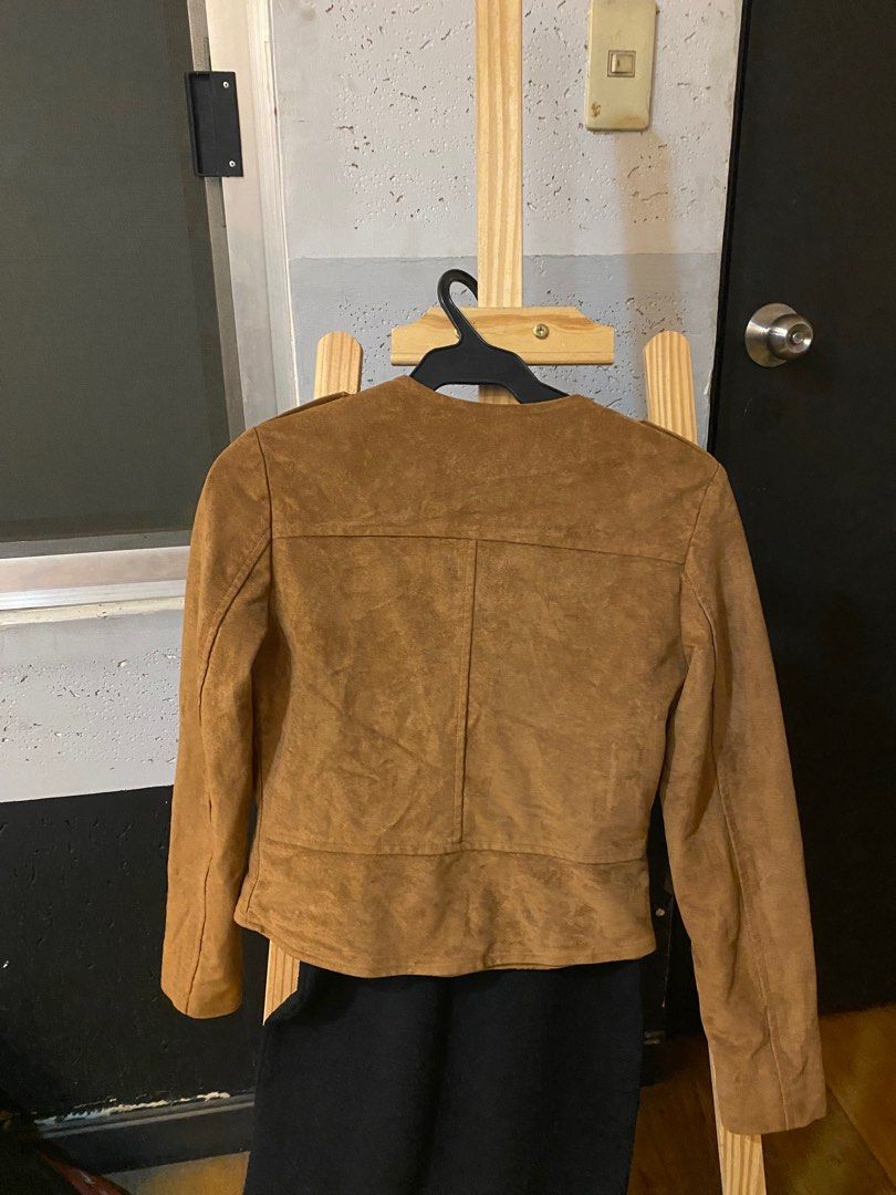 Velvet/ suede jacket (Category: Coats, Jackets and Outerwear) located in Manila. Submitted by kellypickle (Listing ID 1252910985, Image 2). Description: Lighy used jacket. Small to medium size Rfs: not usung it anymore .