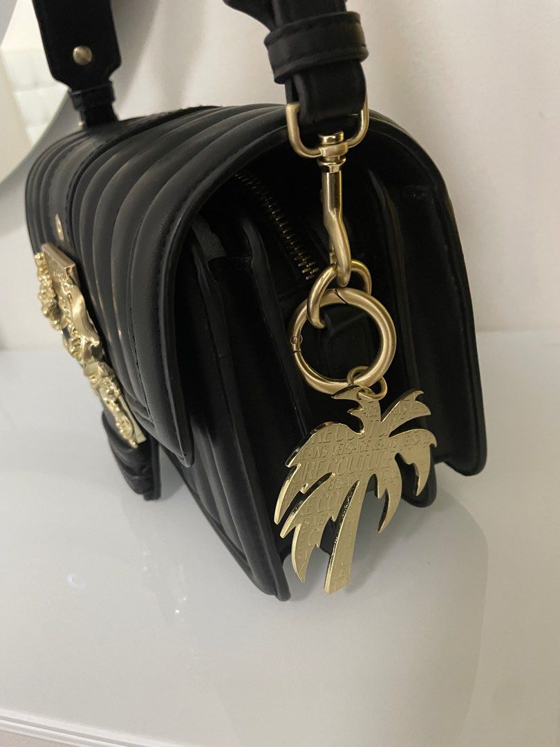 Versace Bag (Category: Luxury Bags & Wallets) located in Manila. Submitted by exquisitefindsbykd (Listing ID 1252964423, Image 3). Description: VERSACE BAG for SALE 🔺🔺🔺🔺🔺🔺🔺🔺🔺🔺🔺🔺🔺 Used once Comes with dust bag Original price is ₱19,670 Selling at a low price. PM if interested. Location: Meralco Ave Pasig.