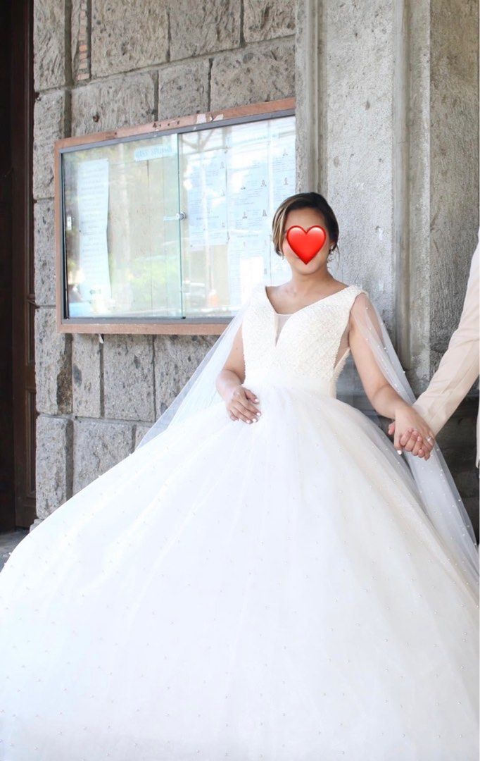 Wedding Gown (Category: Evening dresses & gowns) located in Manila. Submitted by eybeeee (Listing ID 1252873039, Image 3). Description: Hi future bride! ☺️ Baka maconsider mo po tong preloved gown ko used last feb 4,2023 Can fit small-med frame. With long veil ☺️.