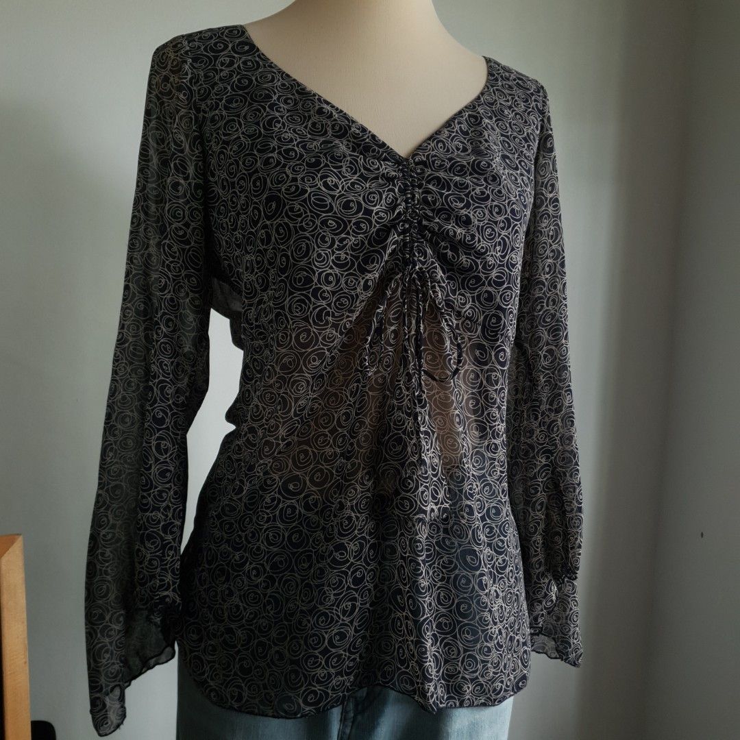 WESTECS Printed Sheer Blouse (Category: Blouses) located in San Pedro. Submitted by open_stash (Listing ID 1252846111, Image 3). Description: WESTECS Printed Sheer Blouse W 50 cm x L 68 cm Tagsize L Semi-sheer fabric but double lined across the chest area.