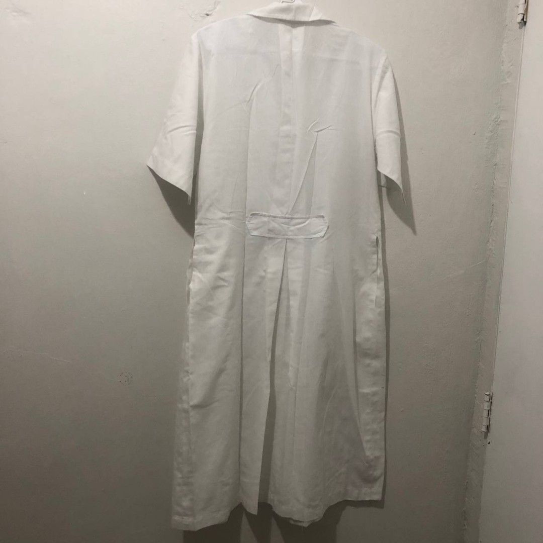 white laboratory gown lab coat science stem (Category: Medical Supplies & Tools) located in San Pablo. Submitted by oohdonbelle (Listing ID 1252916707, Image 2). Description: - issue: one missing button and tiny mark.