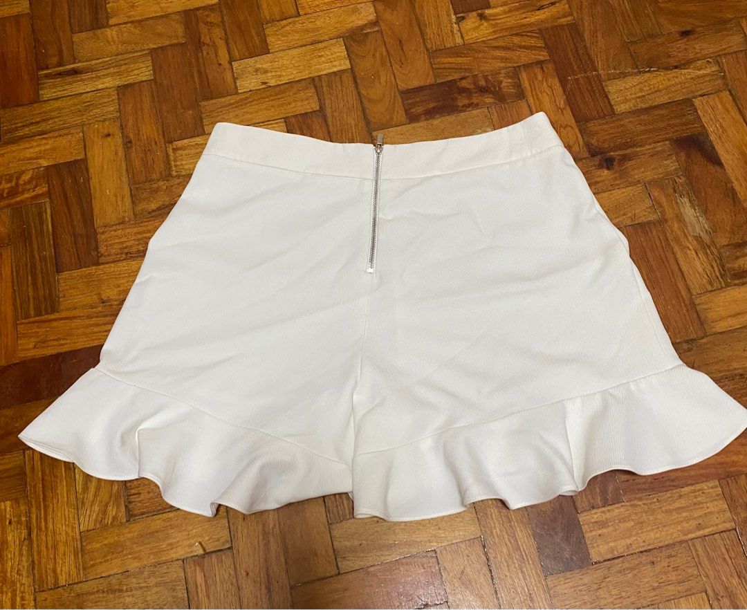 Zara white ruffle deals shorts