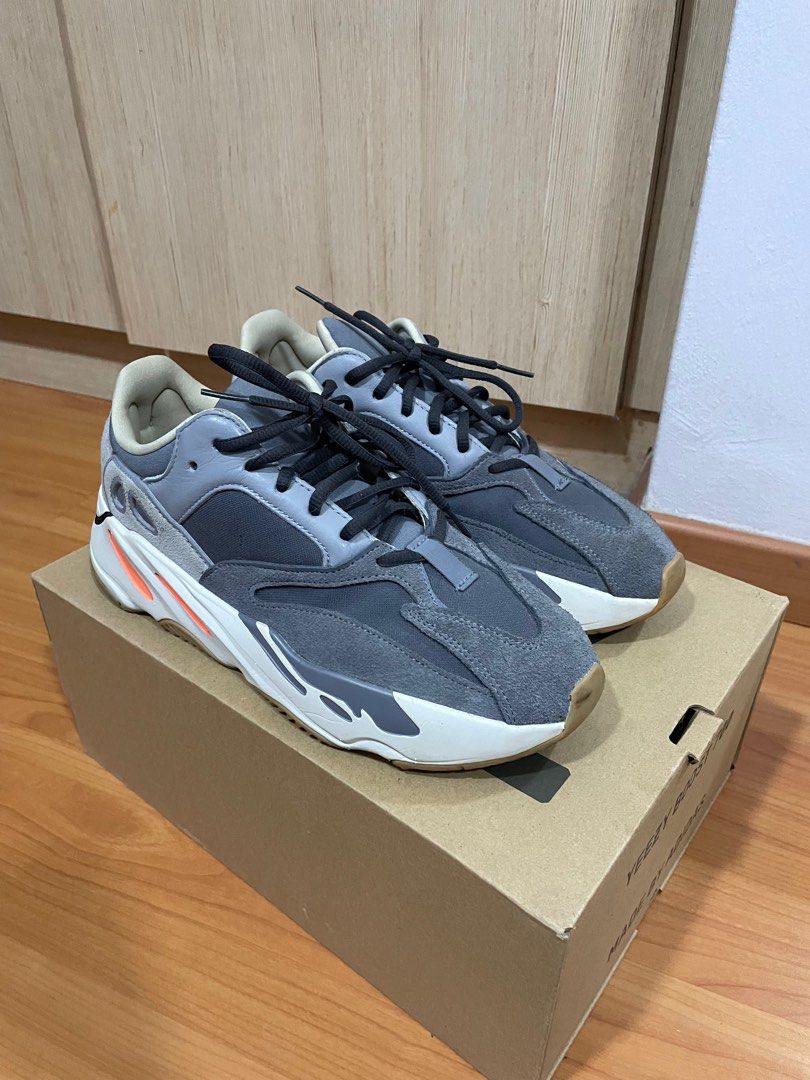 Yeezy boost 700 2024 magnet on feet