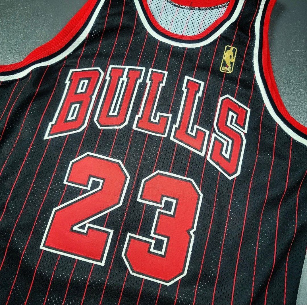Michael Jordan Bulls 96/97 Pro-Cut Champion vs Mitchell & Ness Authentic pinstripe  jersey comparison 