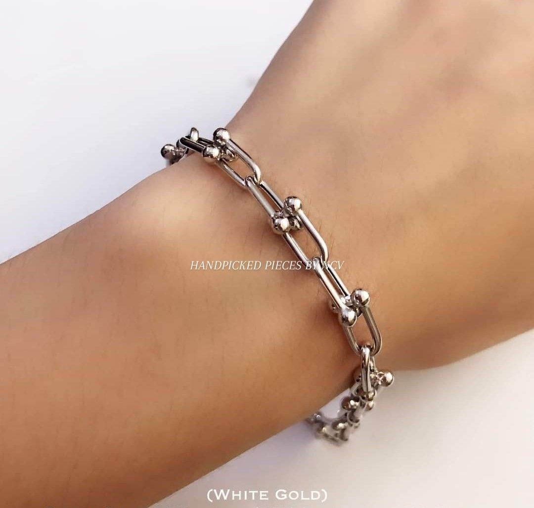Twist Of Square Diamond Bracelet for women under 40K - Candere by Kalyan  Jewellers