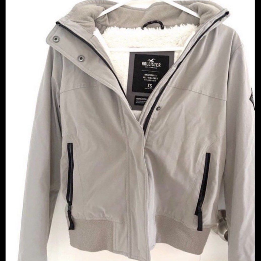 Hollister All-weather Bomber Jacket, 女裝, 外套及戶外衣服- Carousell