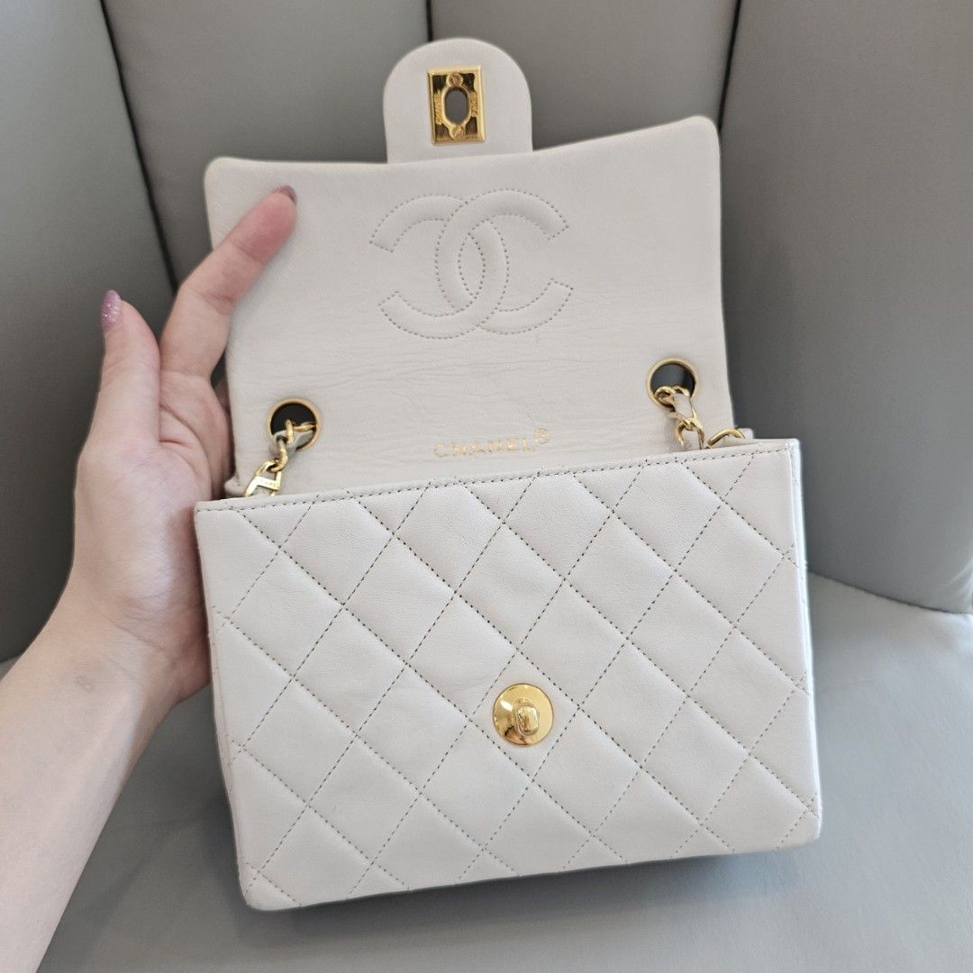 white chanel classic flap