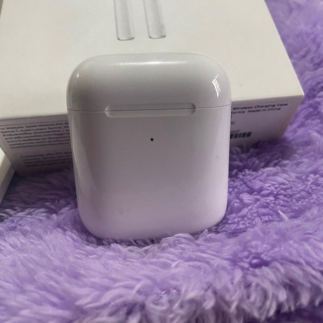 ‼️AirPods Gen 2 WIRELESS Charging Case ONLY‼️ (Category: Earphones) located in Mandaluyong City. Submitted by lady.lannister (Listing ID 1253073810, Image 1). Description: AirPods Gen 2 WIRELESS Charging Case ONLY!!! Works with Gen 1 or Gen 2 AirPods With box including the same serial number on the charging case 🤍 💯 Original 2000/ FIXED PRICE Issue: Dirt and some scratches are evident Replacement for your damaged or lost charging case ❤️ Discla