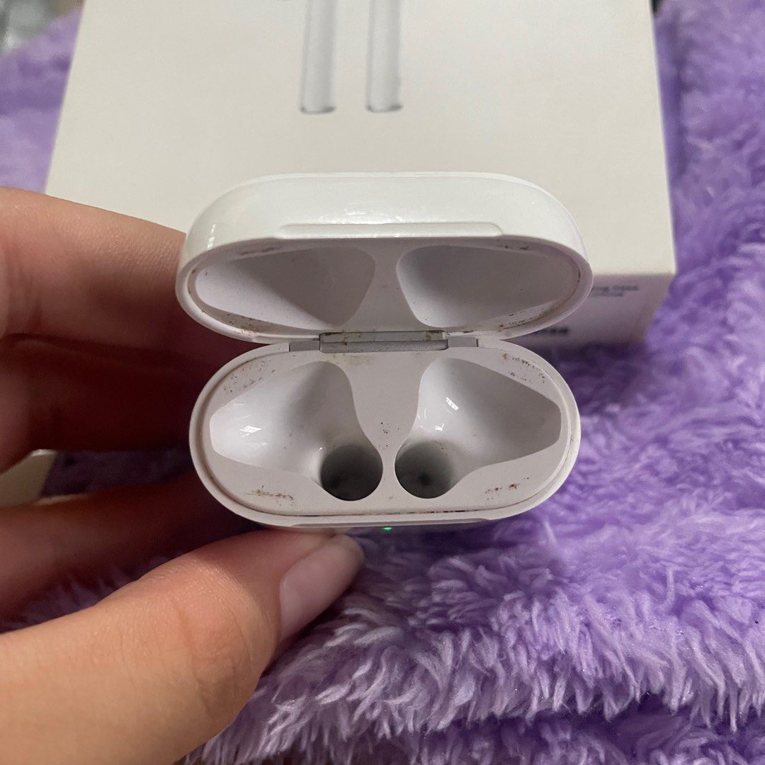 ‼️AirPods Gen 2 WIRELESS Charging Case ONLY‼️ (Category: Earphones) located in Mandaluyong City. Submitted by lady.lannister (Listing ID 1253073810, Image 3). Description: AirPods Gen 2 WIRELESS Charging Case ONLY!!! Works with Gen 1 or Gen 2 AirPods With box including the same serial number on the charging case 🤍 💯 Original 2000/ FIXED PRICE Issue: Dirt and some scratches are evident Replacement for your damaged or lost charging case ❤️ Discla