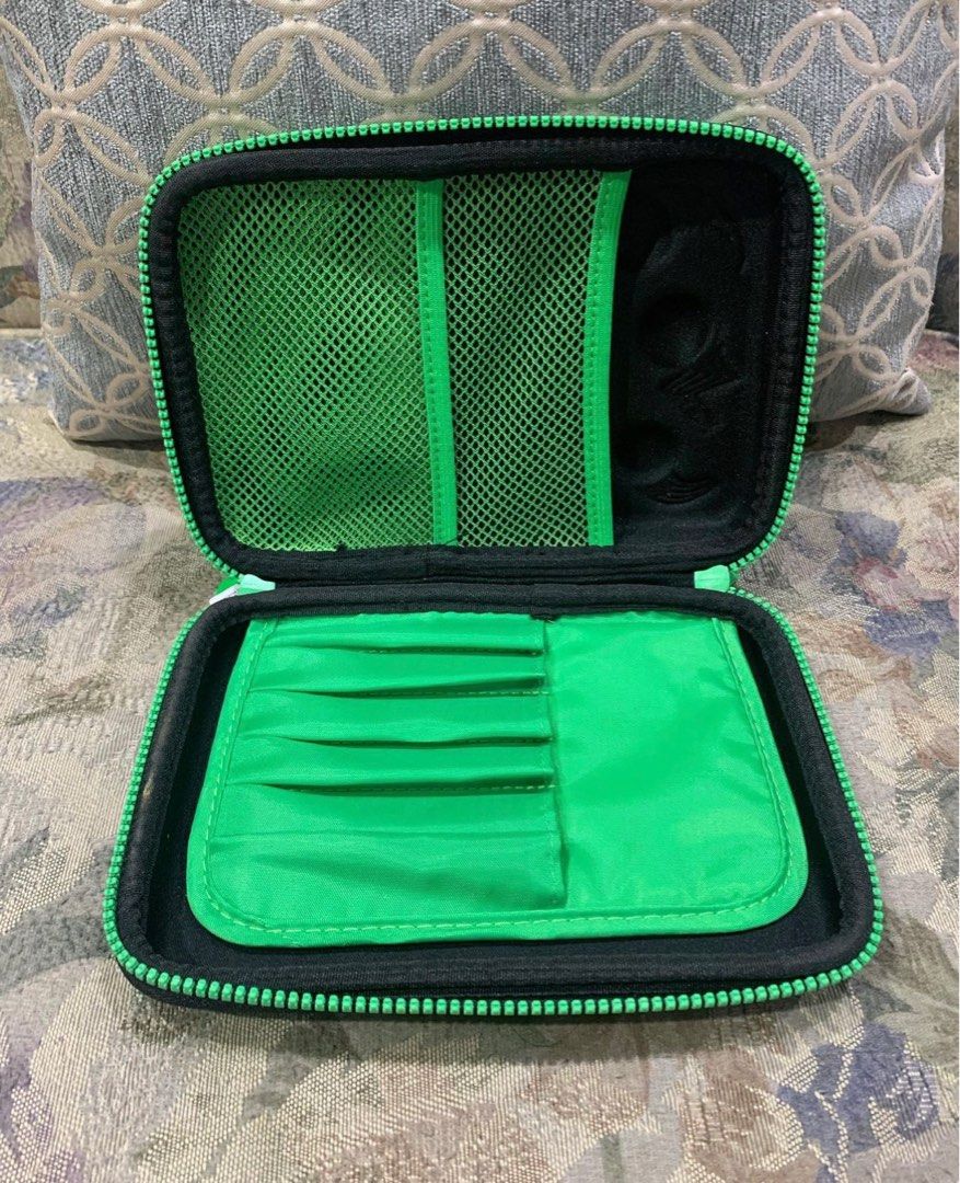Authentic smiggle single hardtop case soccer design (Category: Stationery & School Supplies) located in Manila. Submitted by mybeadshop (Listing ID 1252983256, Image 2). Description: .