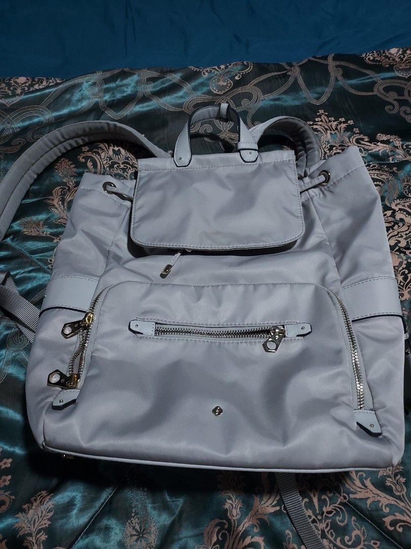 Backpack (Category: Backpacks) located in Singapore. Submitted by fiddah (Listing ID 1253035850, Image 3). Description: used once only. bag in good condition.