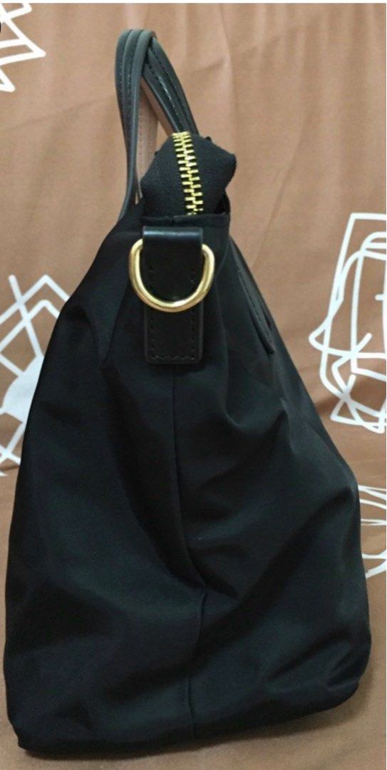 Bag (Category: Tote Bags) located in Singapore. Submitted by twinklevibes (Listing ID 1253031777, Image 3). Description: Brand new Comes with long strap and dust bag Can be used as crossbody bag .