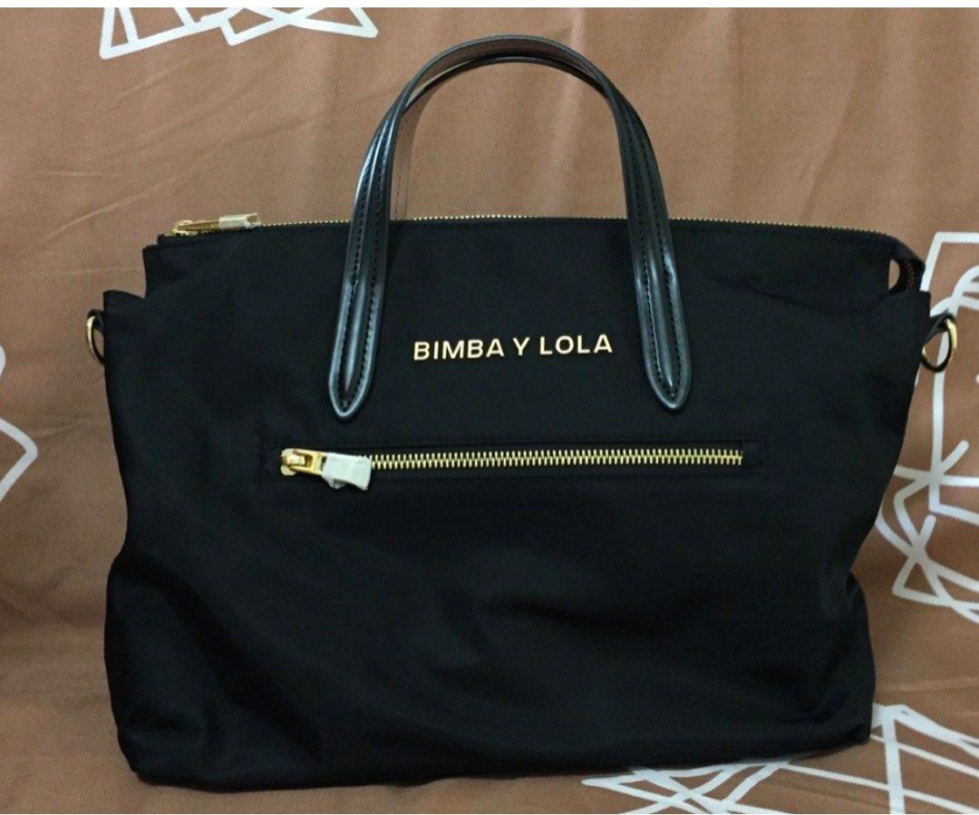 Bag (Category: Tote Bags) located in Singapore. Submitted by twinklevibes (Listing ID 1253031777, Image 1). Description: Brand new Comes with long strap and dust bag Can be used as crossbody bag .