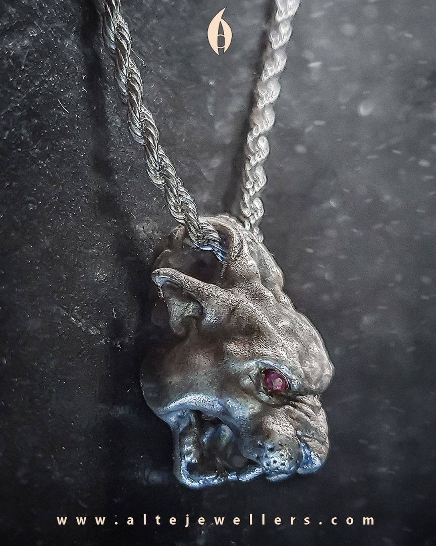 Puma necklace top