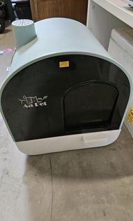 Cat litter box